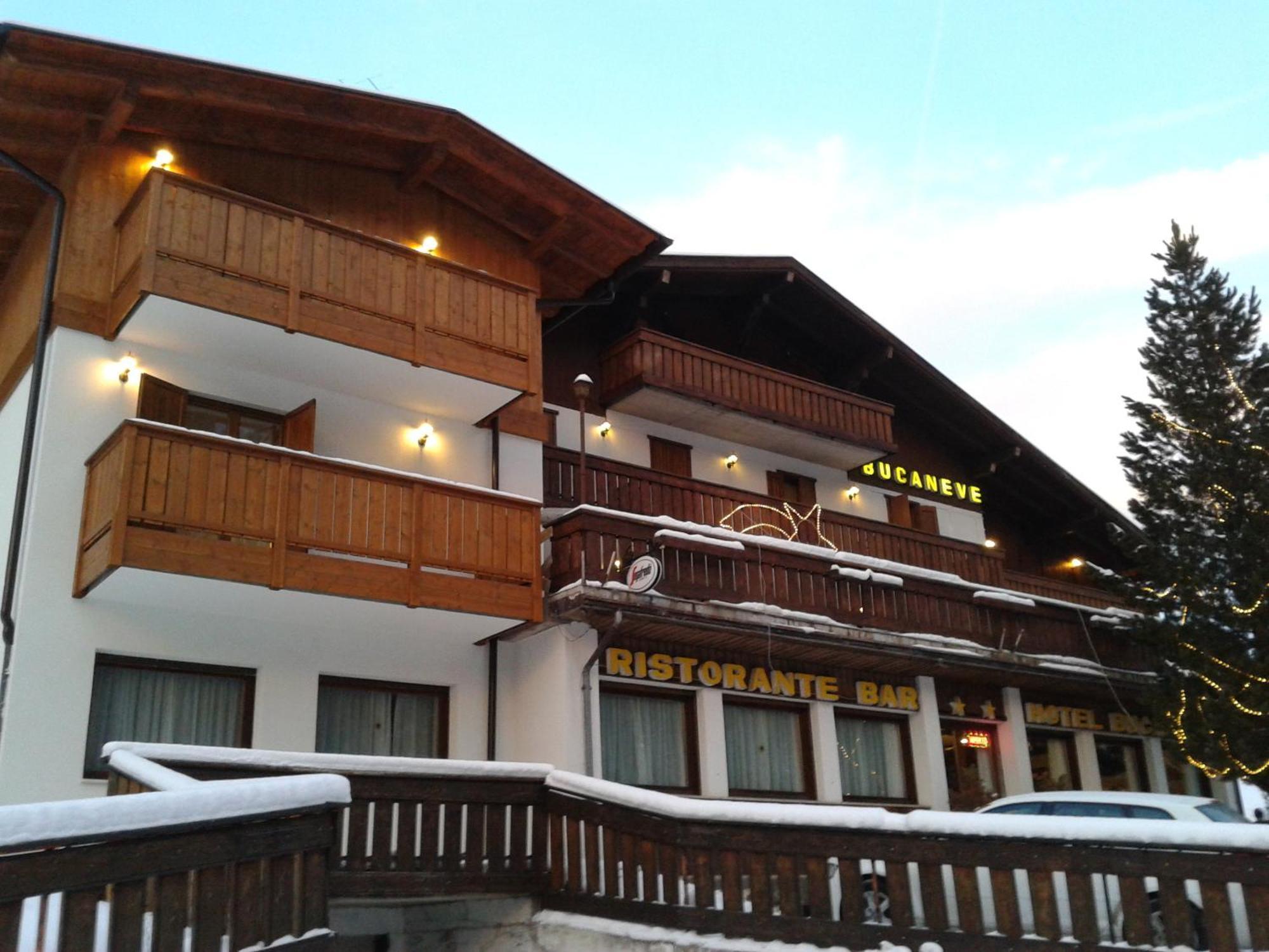 Hotel Bucaneve โมเอนา ภายนอก รูปภาพ